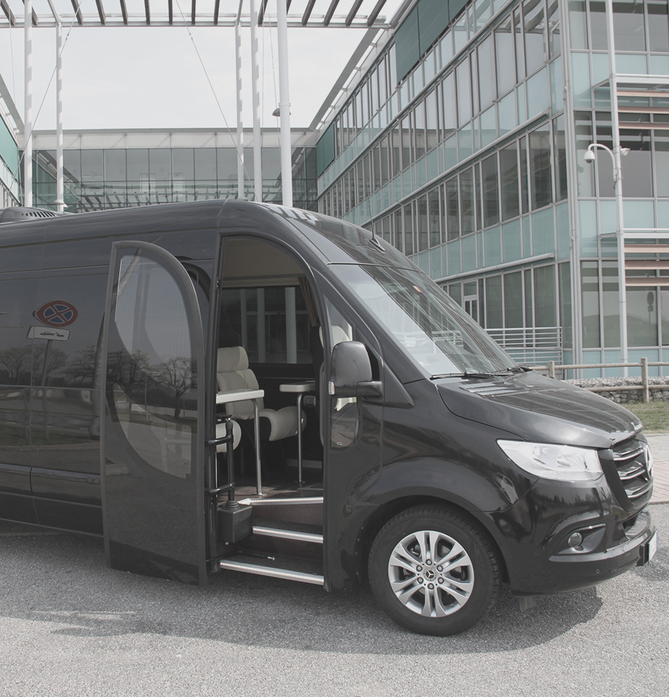 Luxury Mercedes Sprinter 8 posti NCC Milano Malpensa ICare Limo