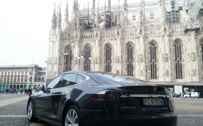 Tesla Model S: viaggiare ad emissioni zero
